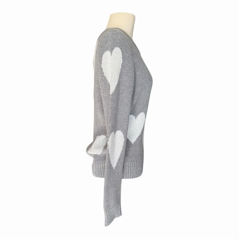 Chaser NWT Women’s Gray & White Heart Knit Pullover Sweater Cozy Crewneck Medium